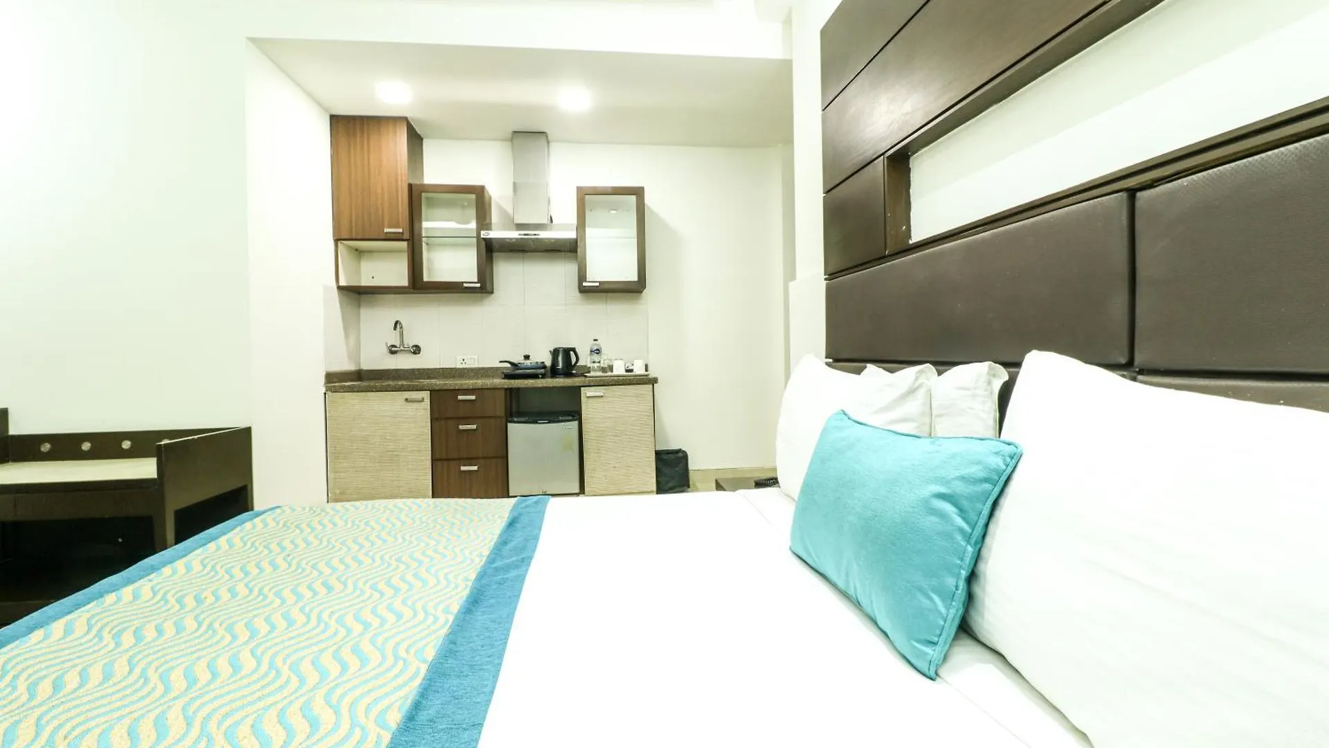 Apartment Convenient Executive Studio Near Mg Road Metro Gurgaon India