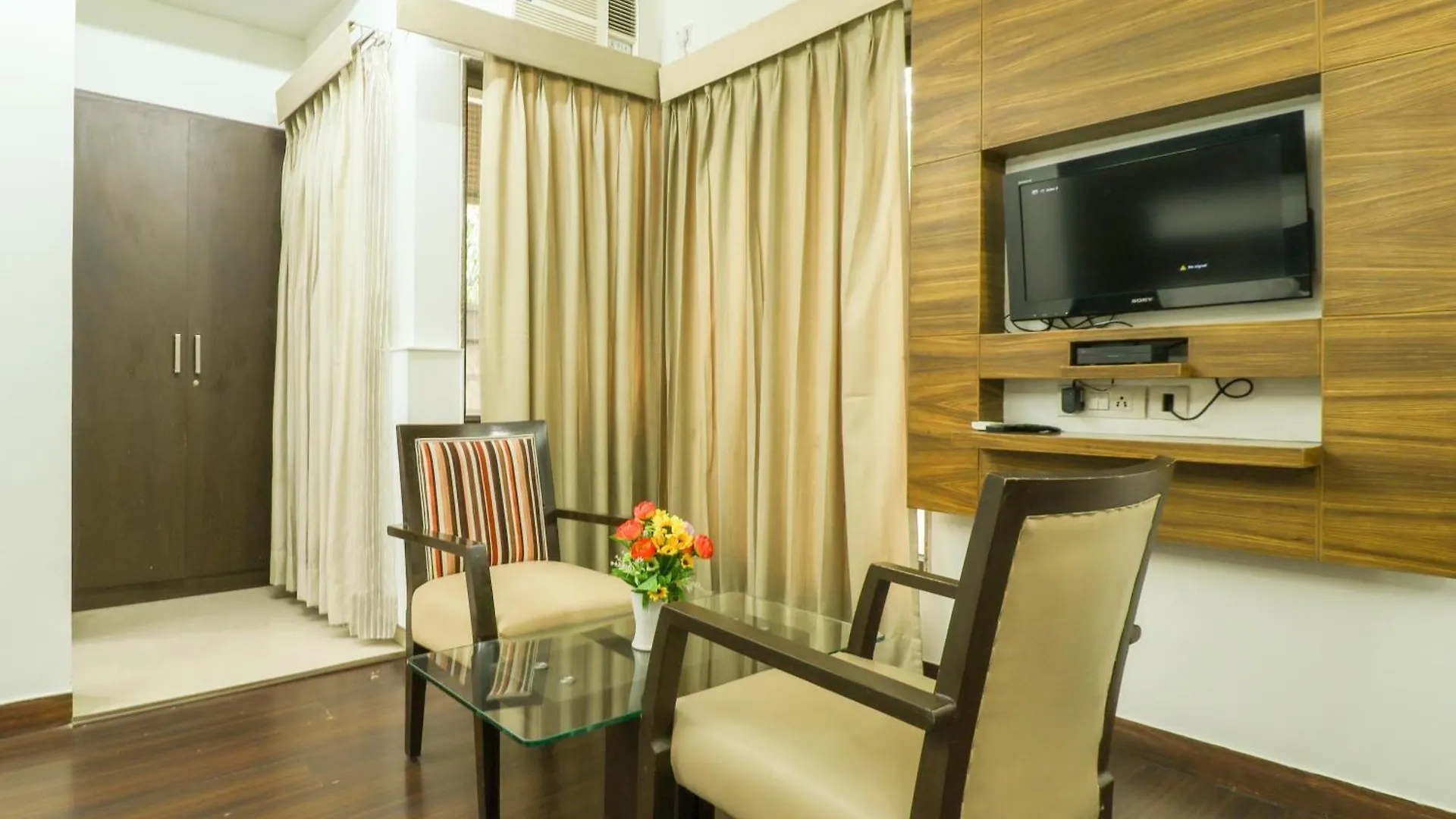 Apartment Convenient Executive Studio Near Mg Road Metro Gurgaon